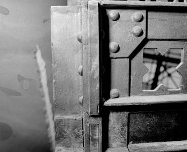 857211 Detail van de ijzeren trapconstructie in het kantoor van de Levensverzekeringsmaatschappij De Utrecht (Leidseweg ...